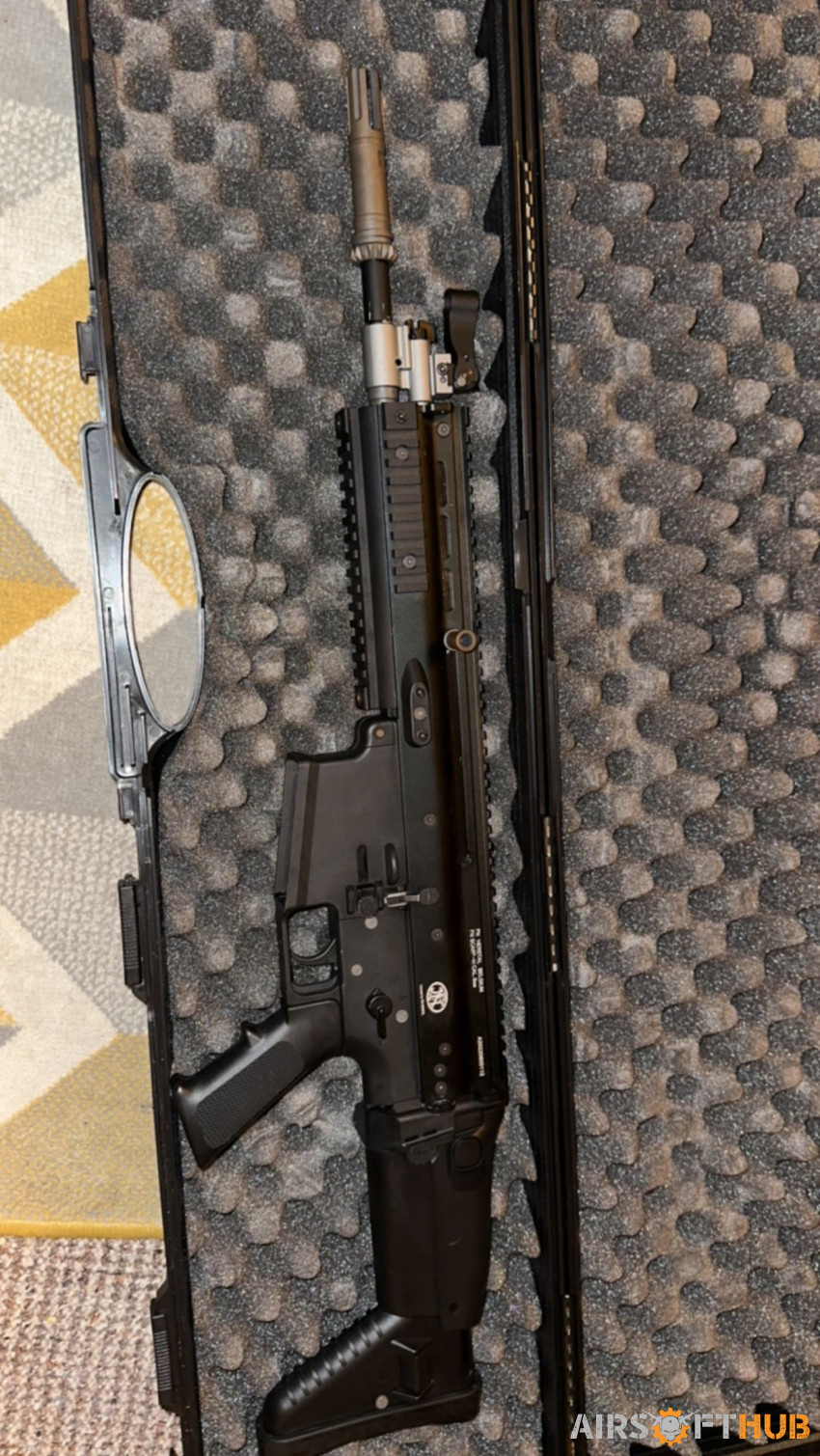 We scar h with 3 mags and case - Used airsoft equipment