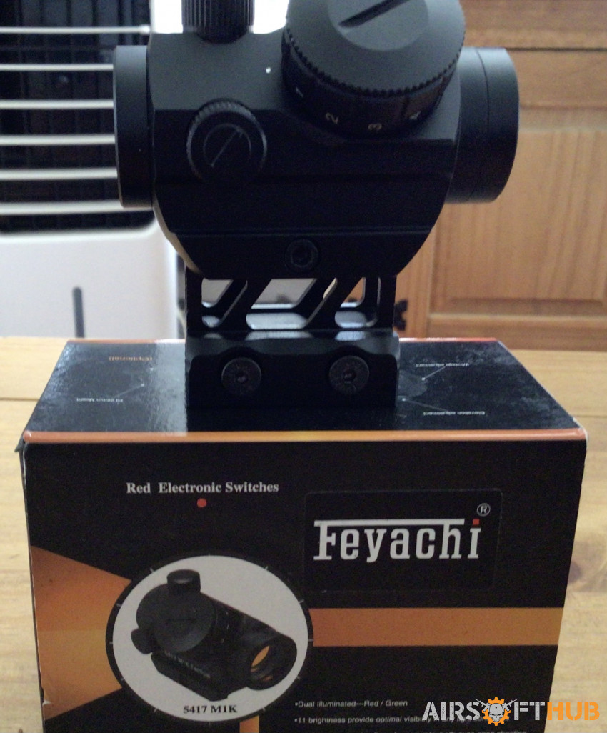 Feyachi red dot and riser - Used airsoft equipment