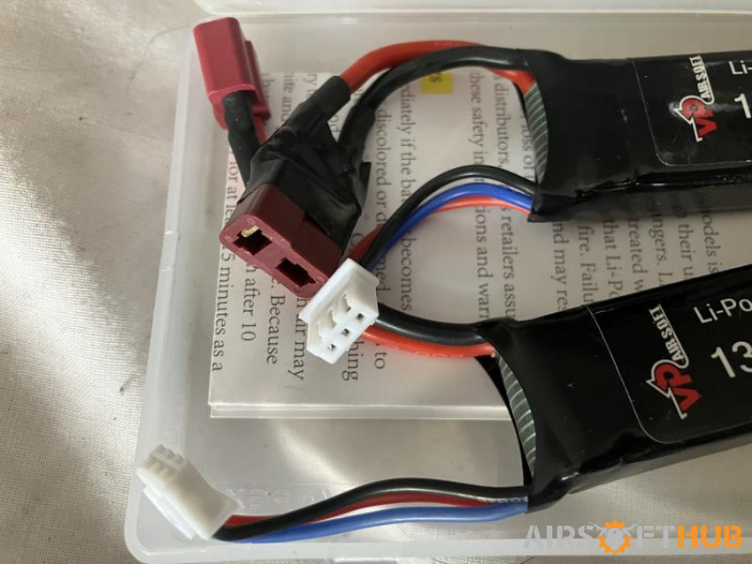 Li-Po batteries & charger - Used airsoft equipment