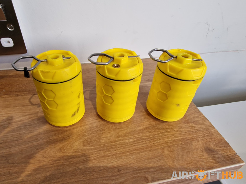 3x ERaz BB grenades - Used airsoft equipment