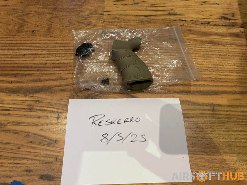 FDE M4 Grip - Used airsoft equipment
