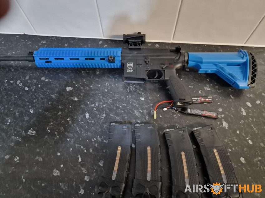 Aeg two tone electric riffle - Used airsoft equipment