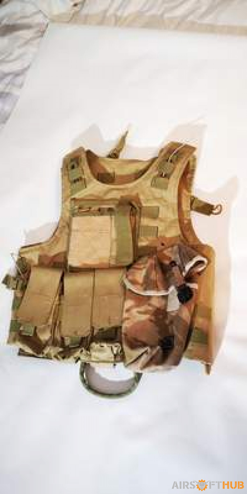 Various clothing/vests - Used airsoft equipment