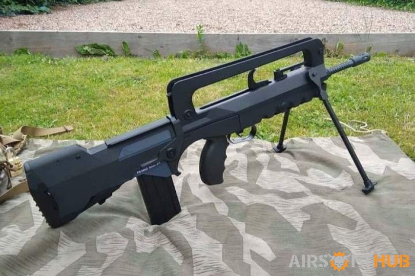 Cybergun famas - Used airsoft equipment