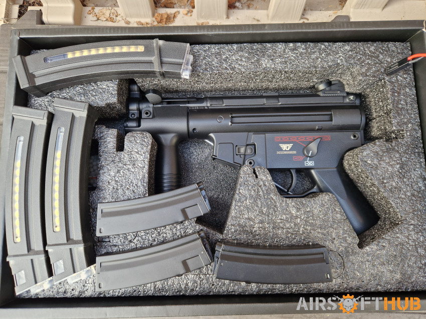 JG MPK5 with 6 mags and batter - Used airsoft equipment