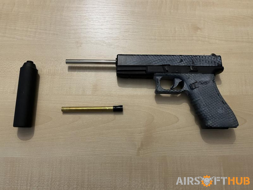 Glock 18 Pistol + Extras - Used airsoft equipment