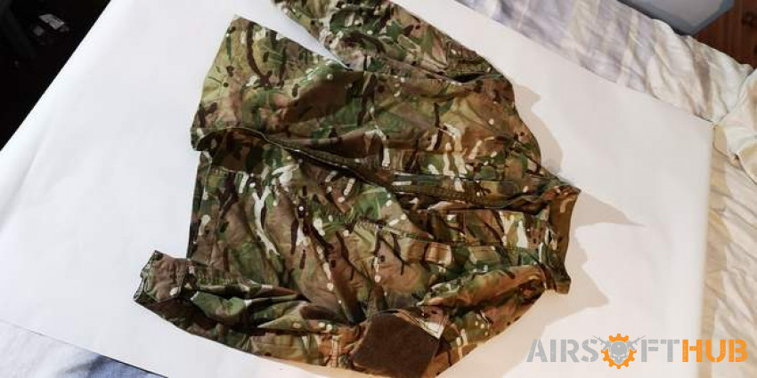 Various clothing/vests - Used airsoft equipment