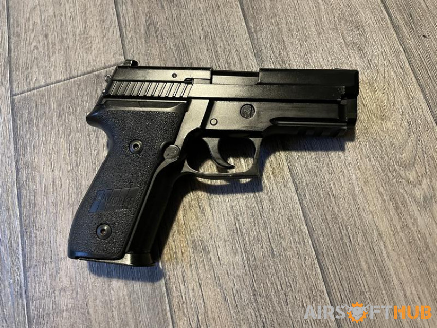 KJW SIG P226 GBB & holster - Used airsoft equipment