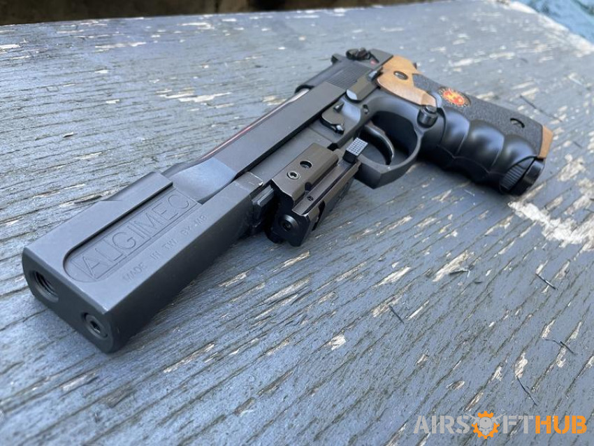 Custom WE M9 with 5 mags - Used airsoft equipment
