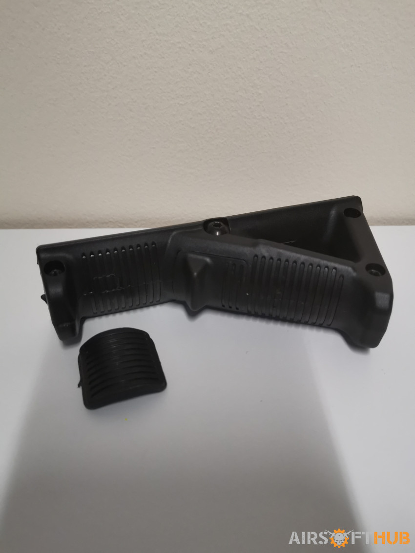 20mm RISAngled Foregrip Black - Used airsoft equipment