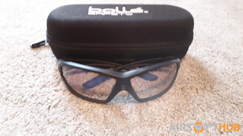4 Case and goggles used - Used airsoft equipment