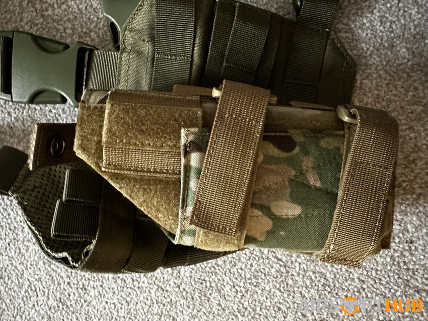 Chest rig with extras - Used airsoft equipment