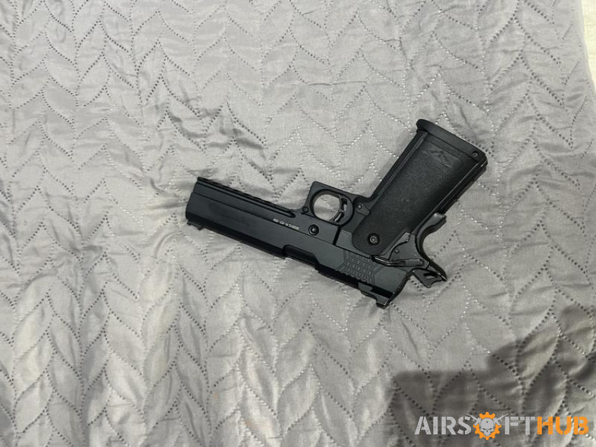 Gbb hicapa pistol with 2 mags - Used airsoft equipment