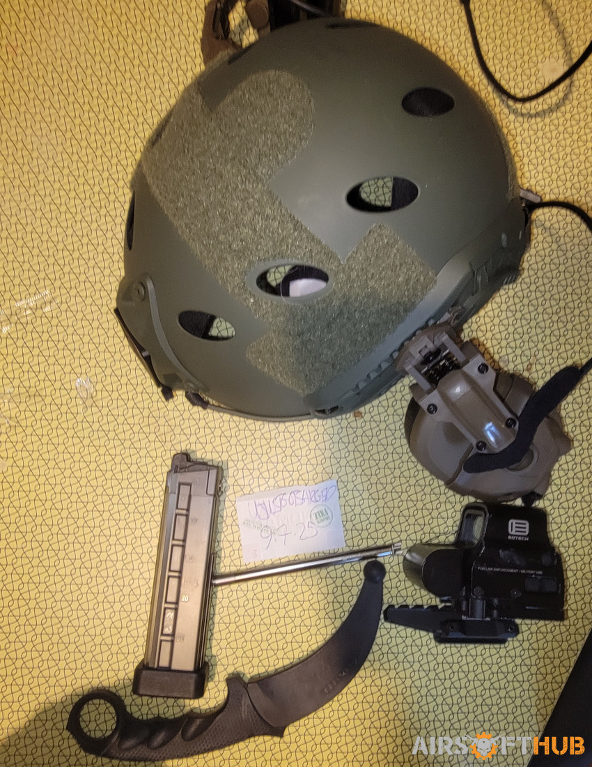 Helmet, holo, mag, barrel, kar - Used airsoft equipment
