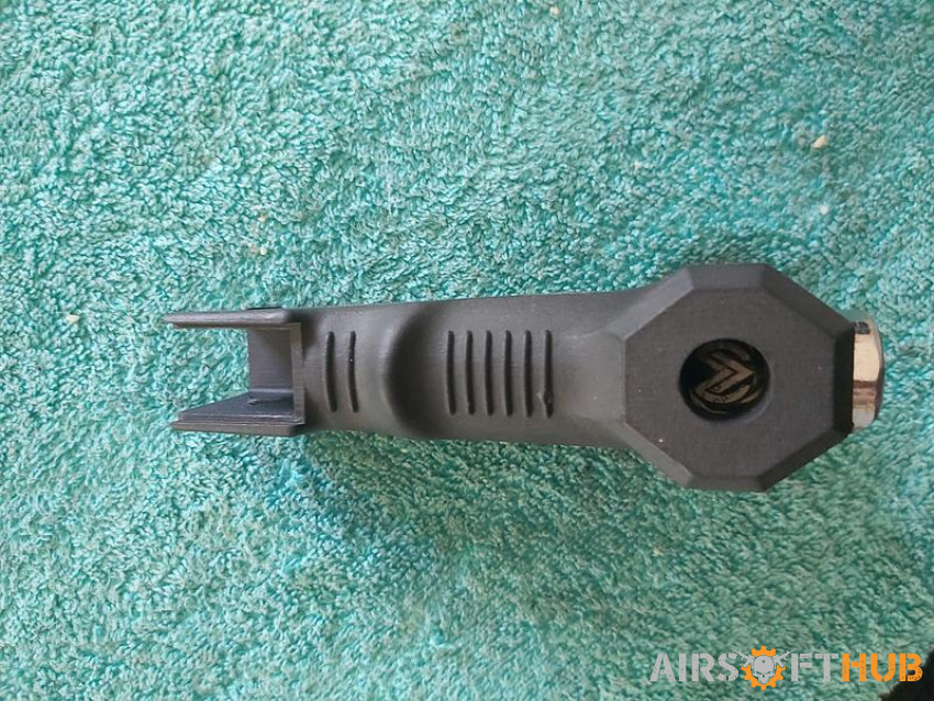 Esg grip and wolverine reg - Used airsoft equipment