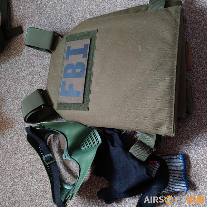 Tactical Vest, Mask and gloves - Used airsoft equipment