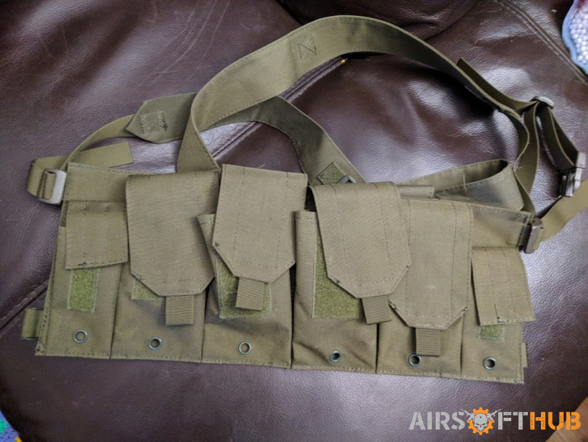 Green tactical vest - Used airsoft equipment