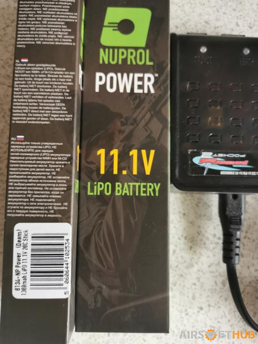 11.1v lipo batterys & charger - Used airsoft equipment