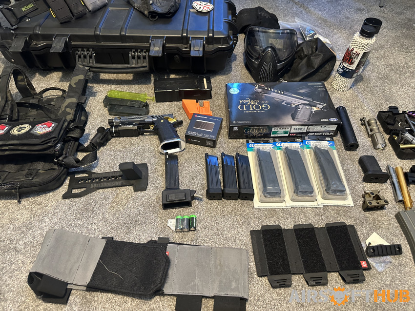 Hi capa airsoft bundle - Used airsoft equipment