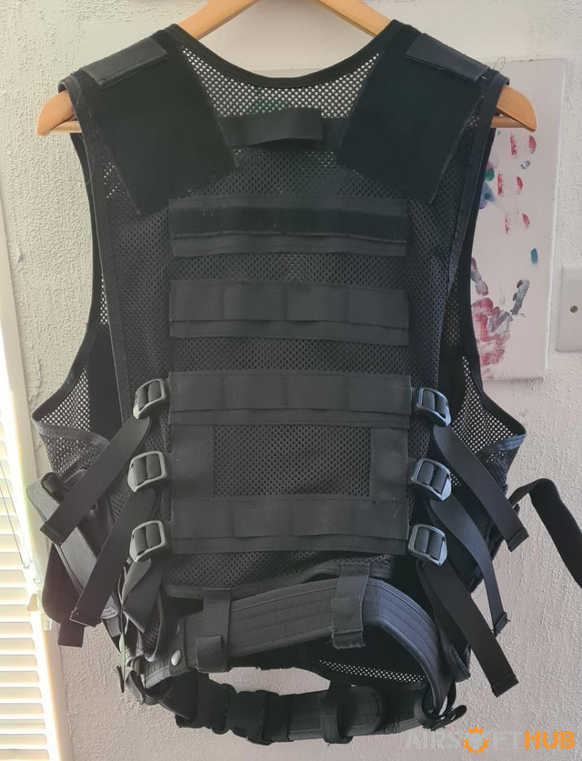 Black Tactical vest - Used airsoft equipment