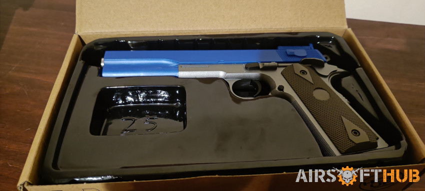 3x 2-tone spring pistols - Used airsoft equipment