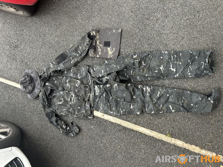 Black Camo Tactical Gear - Used airsoft equipment