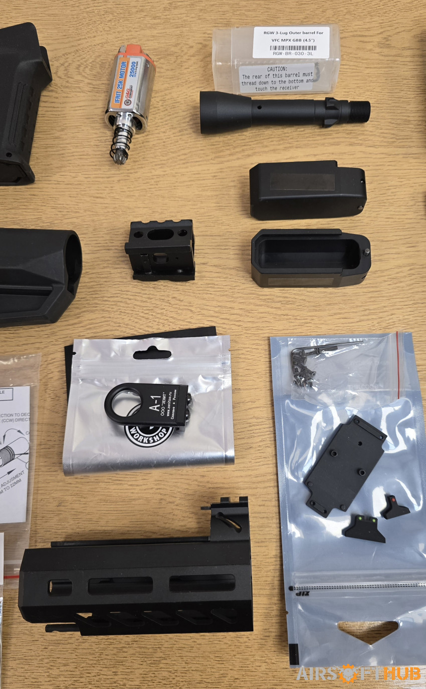 Assortment of parts and gear - Used airsoft equipment