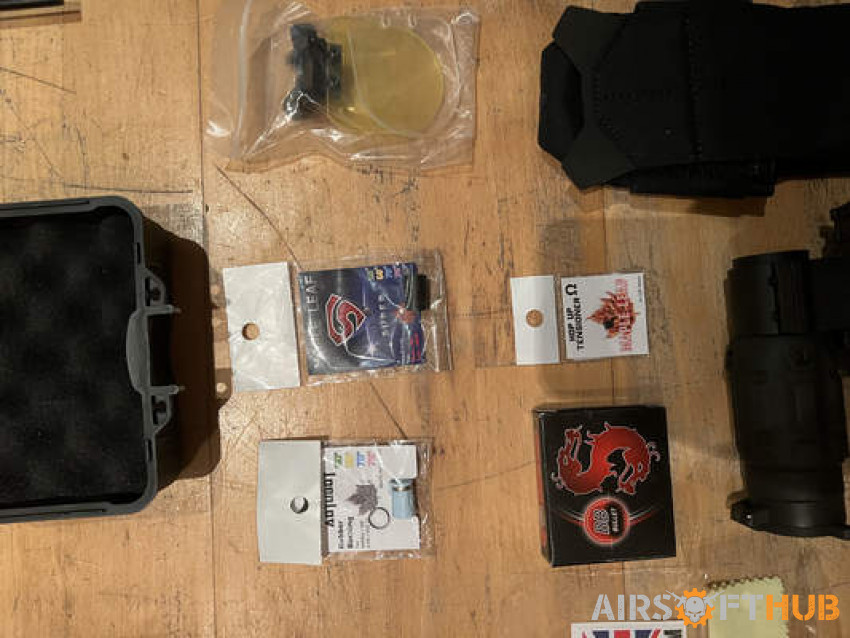 **ASSORTED ITEMS** - Used airsoft equipment