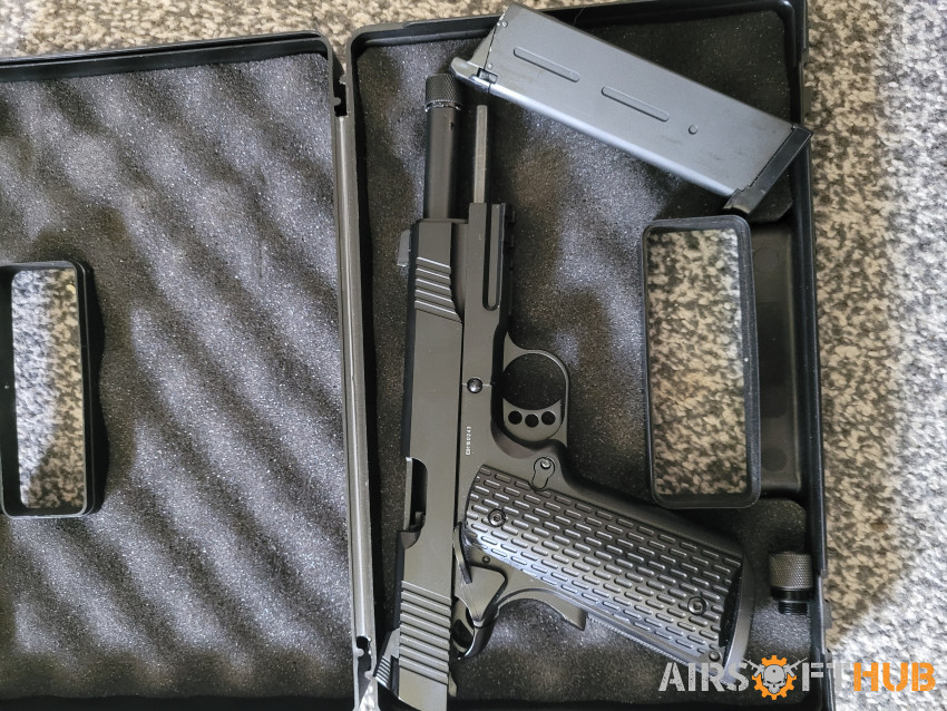 Evolution 1911 with case - Used airsoft equipment