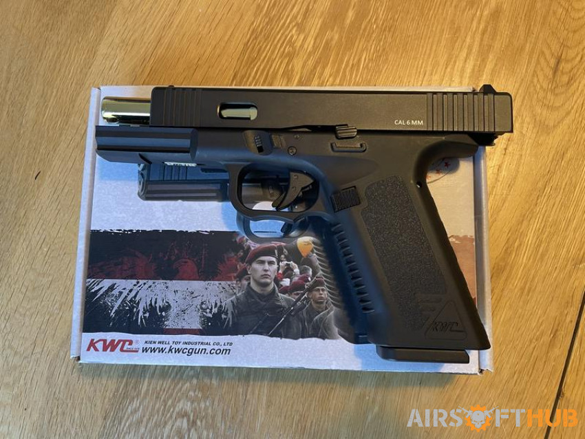 KWC Glock 17 Co2 gbb - Used airsoft equipment