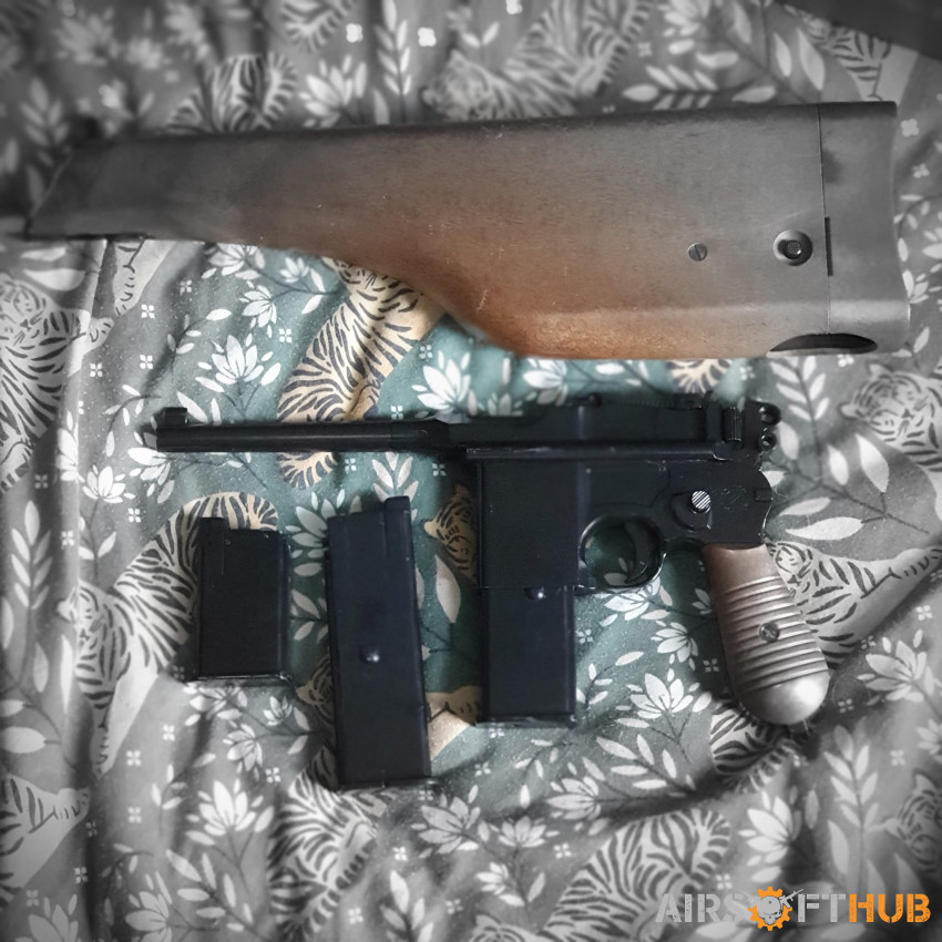 2x WW2 pistols with holsters - Used airsoft equipment