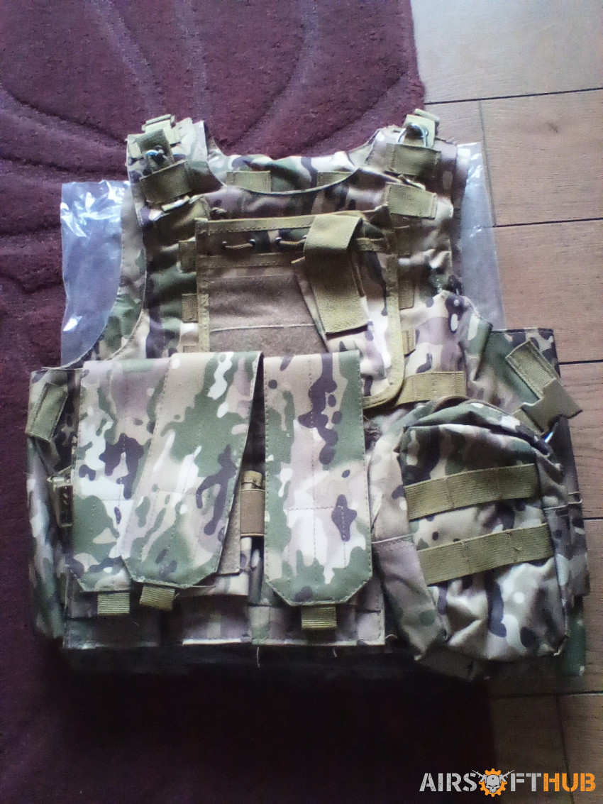 NEW Camo Tactical vest, - Used airsoft equipment