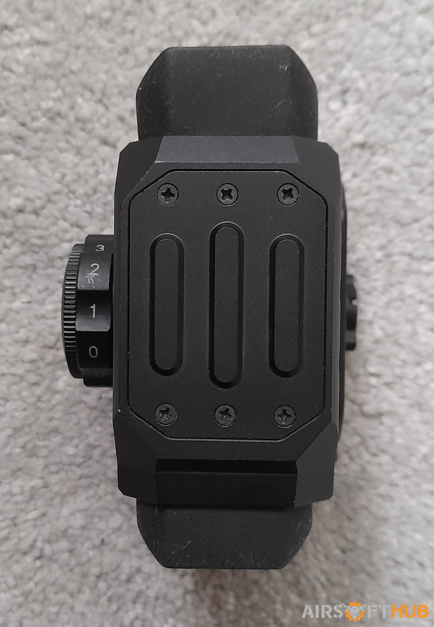TACTICAL RED DOT SIGHT - Used airsoft equipment