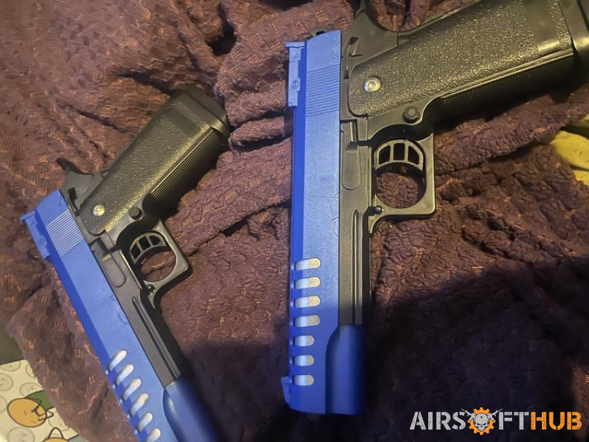 5 Bbguns and 3 Airsoft guns - Used airsoft equipment