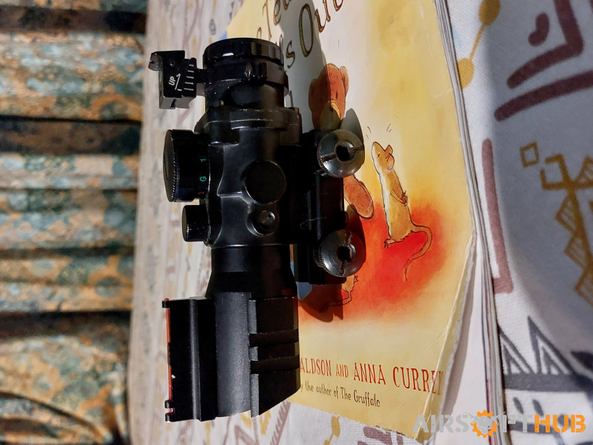 4 x 32 Rhino style scope - Used airsoft equipment