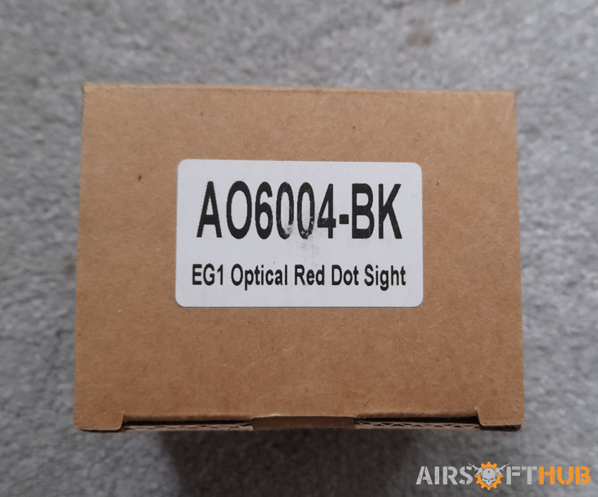 TACTICAL RED DOT SIGHT - Used airsoft equipment