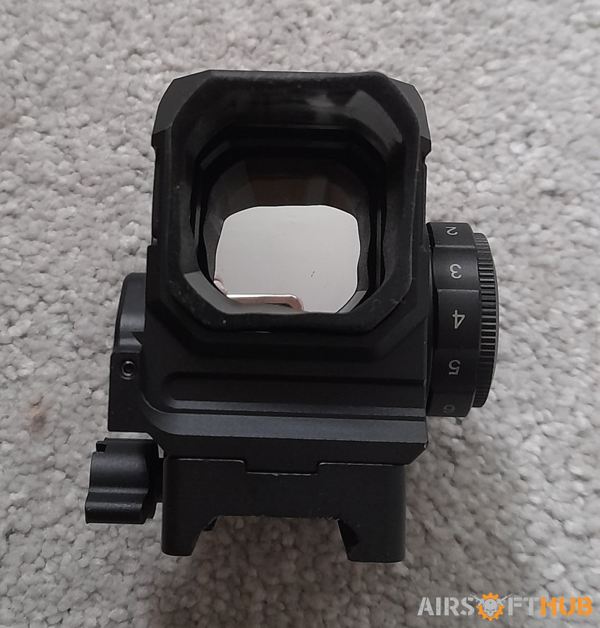 TACTICAL RED DOT SIGHT - Used airsoft equipment
