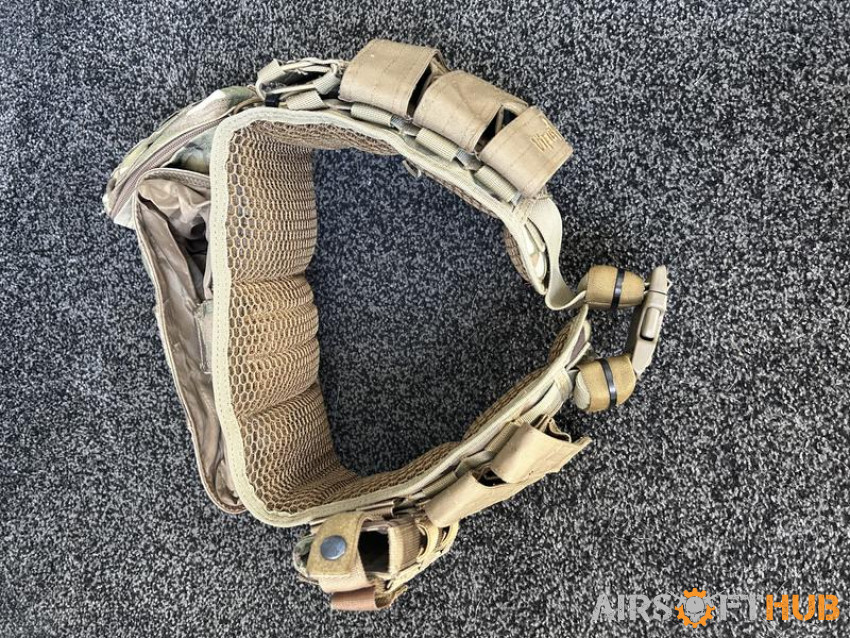 BATTLE BELT + POUCHES - Used airsoft equipment