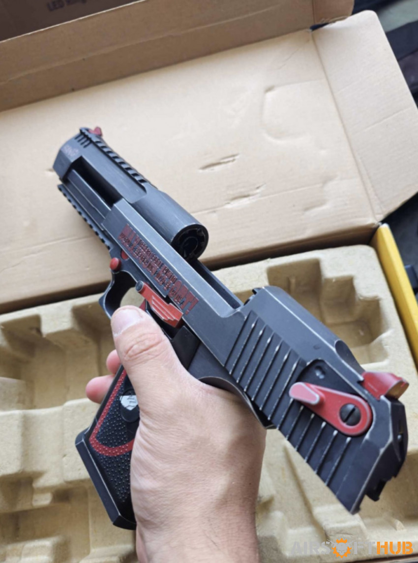 Deadpool desert eagles 2 mags - Used airsoft equipment
