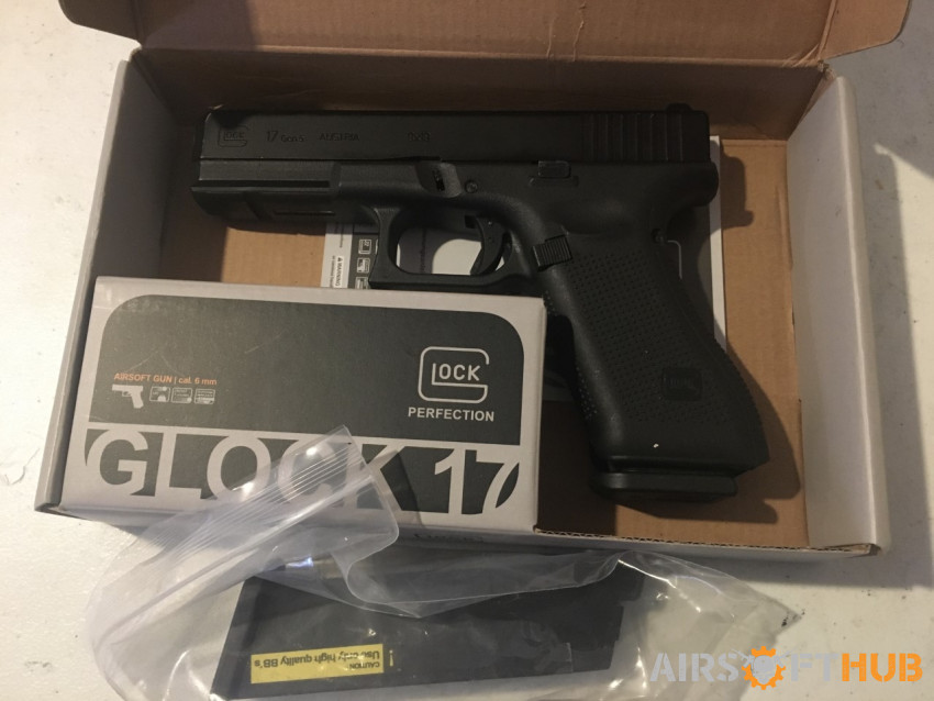 Umarex G17GEN 5 with extra Mag - Used airsoft equipment