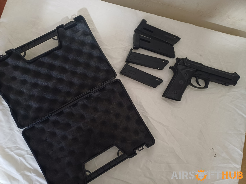 Baretta M9 + 4 mags - Used airsoft equipment