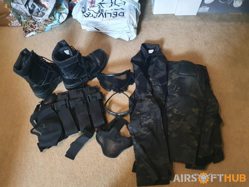 boots clothing face items - Used airsoft equipment