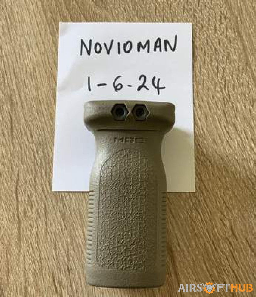 Magpul MOE Vertical Grip FDE - Used airsoft equipment