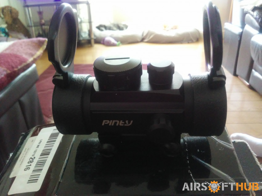 Pinty Premium 1x30mm Reflex - Used airsoft equipment