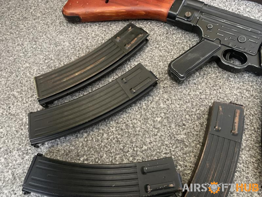 AGM STG44 & 6 Mags - Used airsoft equipment