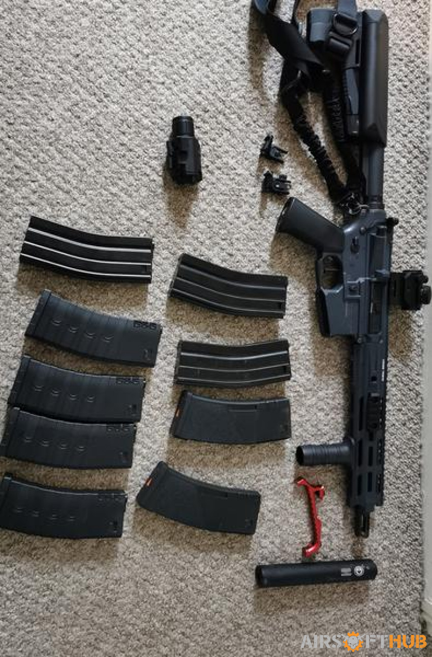Airsoft bundle 3xguns and extr - Used airsoft equipment