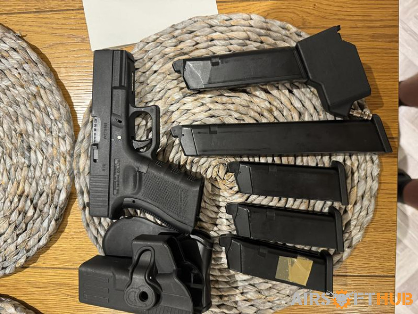 WE Glock 19, 4 mags and HPA - Used airsoft equipment