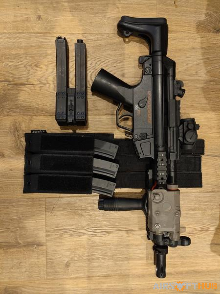 MP5 with extras - Used airsoft equipment