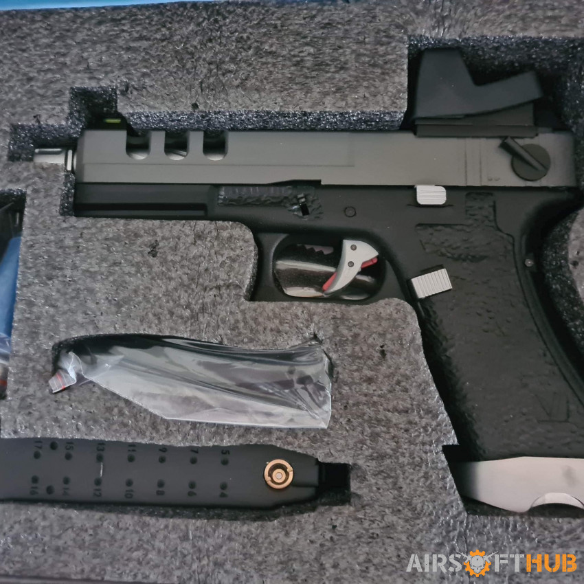 For sale pistols look at pictu - Used airsoft equipment