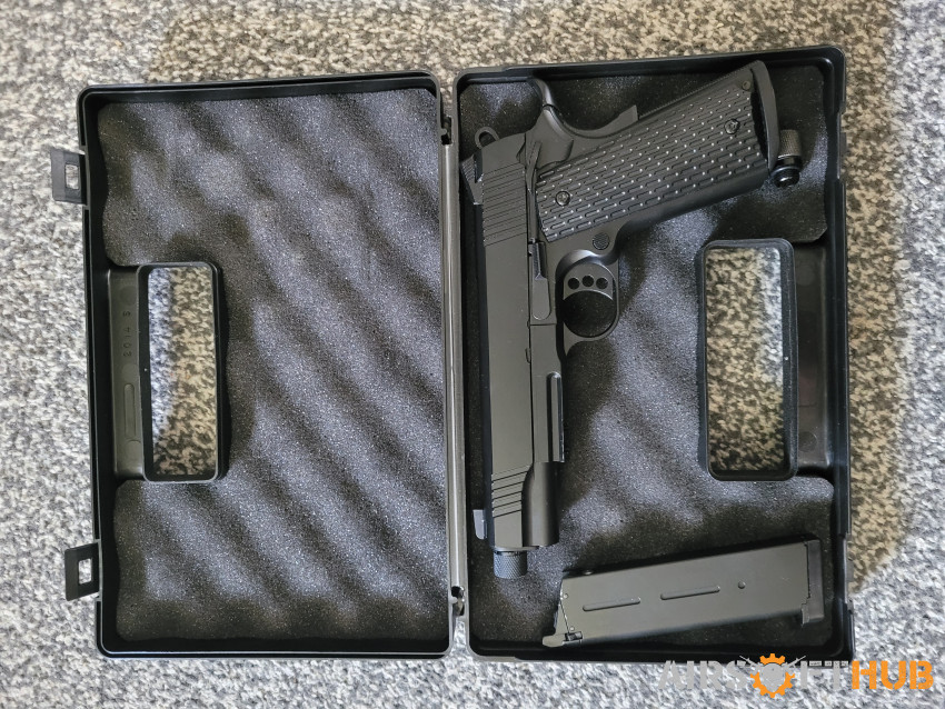 Evolution 1911 with case - Used airsoft equipment